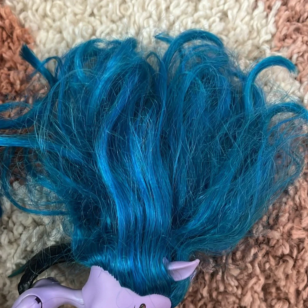 2013 monster high freaky fusions Avea Trotter Missing parts